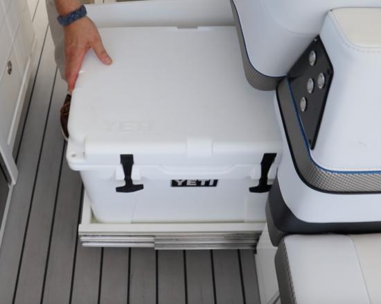 Formula 400 Super Sport Crossover helm seat