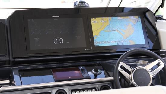 Formula 400 Super Sport Crossover displays