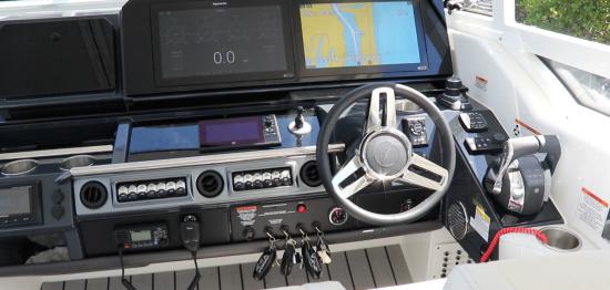 Formula 400 Super Sport Crossover steering wheel