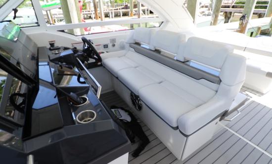 Formula 400 Super Sport Crossover helm seat