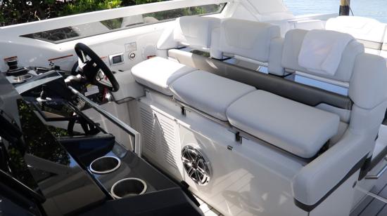 Formula 400 Super Sport Crossover helm seat