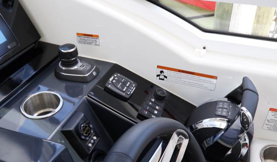 Formula 400 Super Sport Crossover joystick