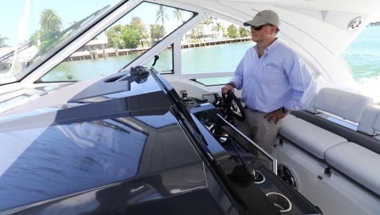 Formula 400 Super Sport Crossover standing