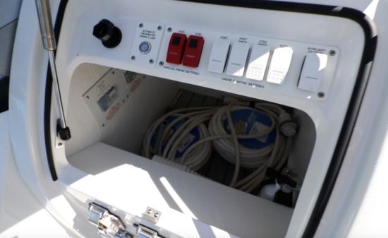 Formula 400 Super Sport Crossover battery switches