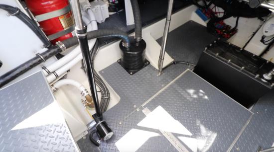 Formula 400 Super Sport Crossover through hull