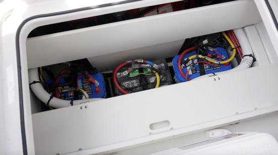 Four Winns Horizon 350 OB battery