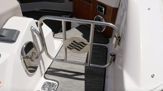 Four Winns Horizon 350 OB boarding gate