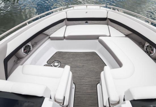 Four Winns Horizon 350 OB bow