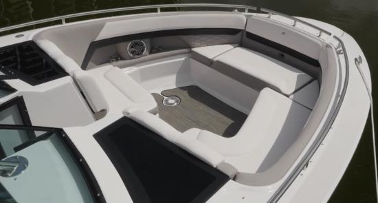 Four Winns Horizon 350 OB bow seating
