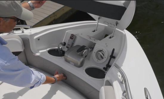 Four Winns Horizon 350 OB fore deck