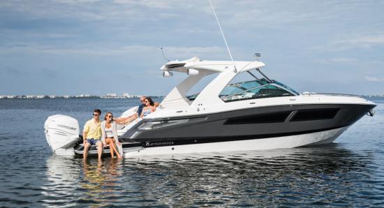 Four Winns Horizon 350 OB sitting