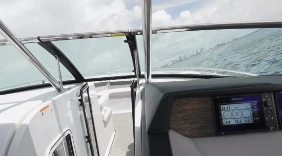 Four Winns Horizon 350 OB sharp turns