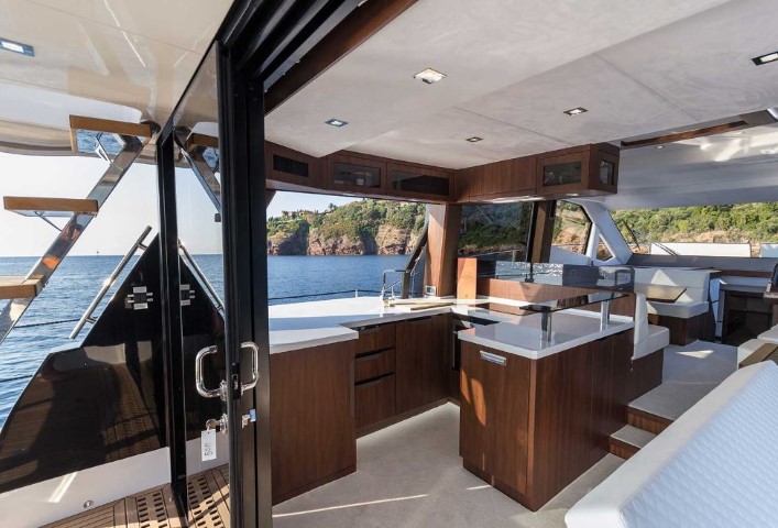 Galeon 500 Fly cockpit