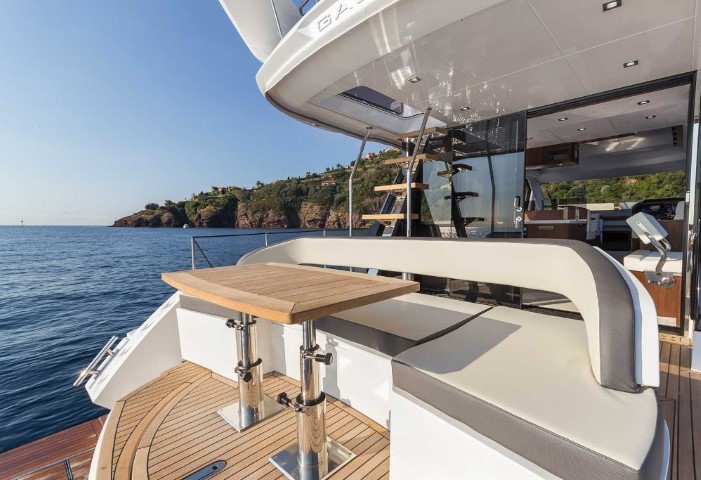 Galeon 500 Fly cockpit