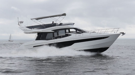 Galeon 500 Fly running