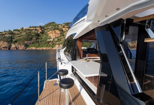 Galeon 500 Fly sidewall