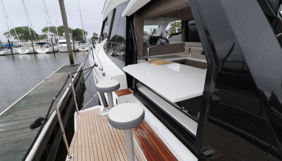 Galeon 500 Fly sidewall