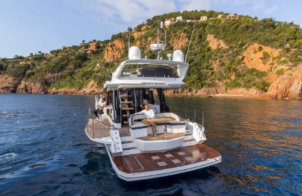Galeon 500 Fly stern