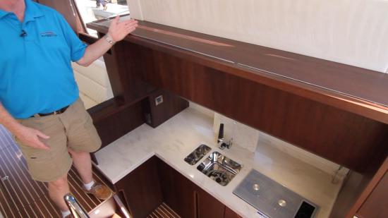 Galeon 420 Fly galley