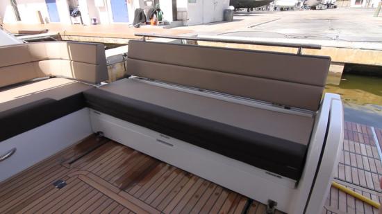 Galeon 420 Fly bench seating