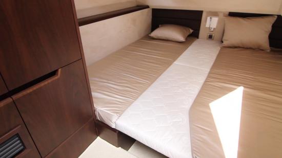 Galeon 420 Fly double bed