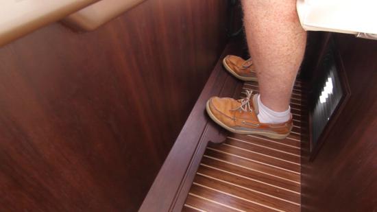 Galeon 420 Fly foot rest