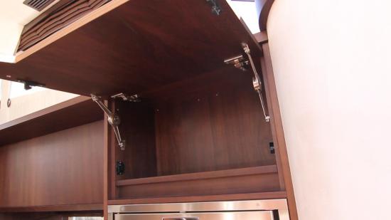 Galeon 420 Fly pantry