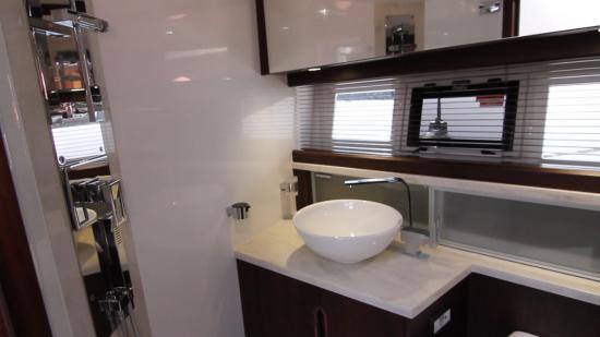 Galeon 420 Fly guest head