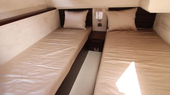 Galeon 420 Fly twin beds
