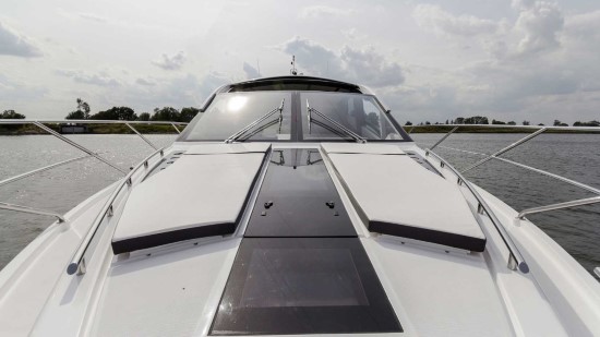Galeon 560 Skydeck Twin Sun Pads