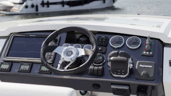 Galeon 560 Skydeck Helm Functionality