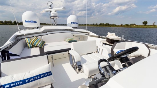 Galeon 560 Skydeck Aft L Seating