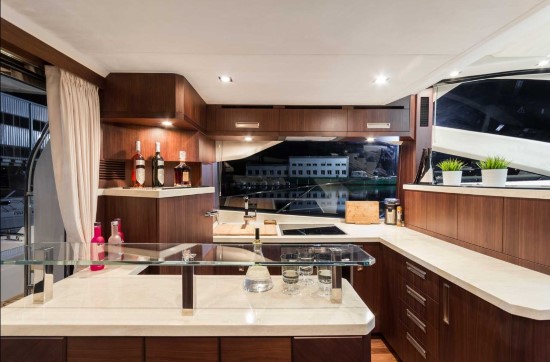 Galeon 560 Skydeck Galley Features