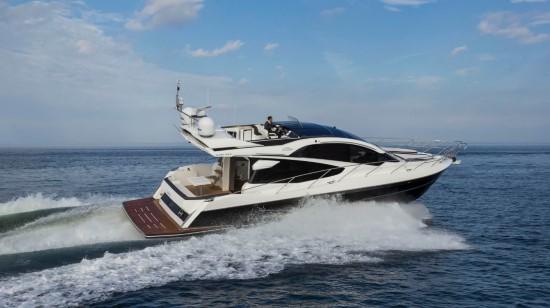 Galeon 560 Skydeck Running