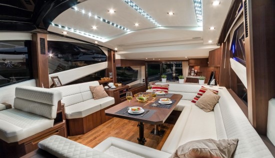 Galeon 560 Skydeck Salon