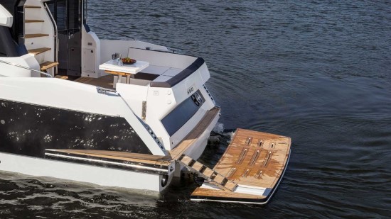 Galeon 560 Skydeck Teak