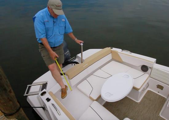 Glastron GTD 180 boarding gate