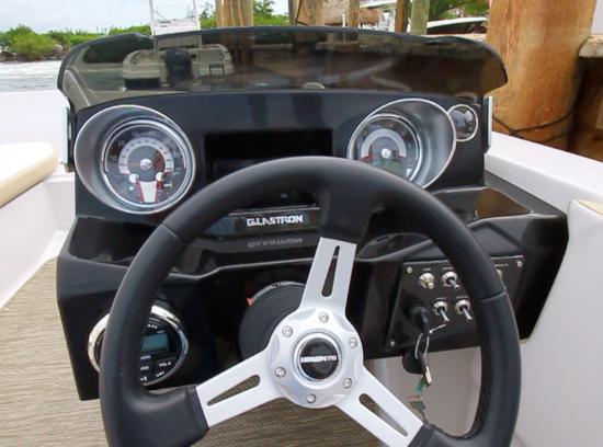 Glastron GTD 180 helm