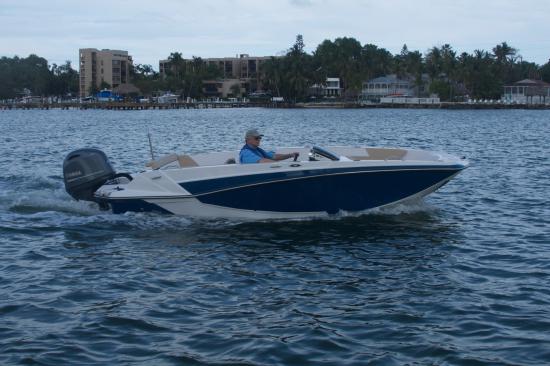 Glastron GTD 180 running