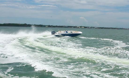 Glastron GTD 180 running