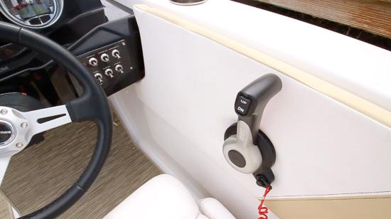 Glastron GTD 180 throttle