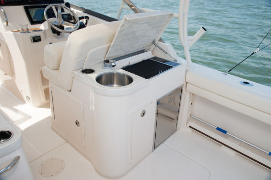 Grady-White Freedom 307 wet bar