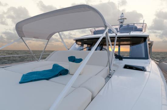 Greenline 48 Fly bimini