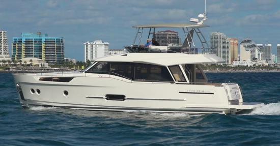 Greenline 48 Fly running