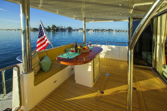 Hampton 650 aft deck