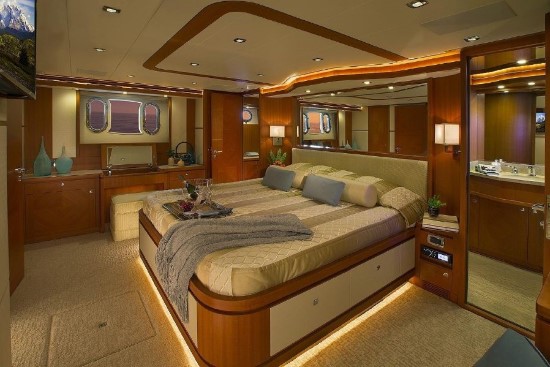 Hampton 650 master stateroom view