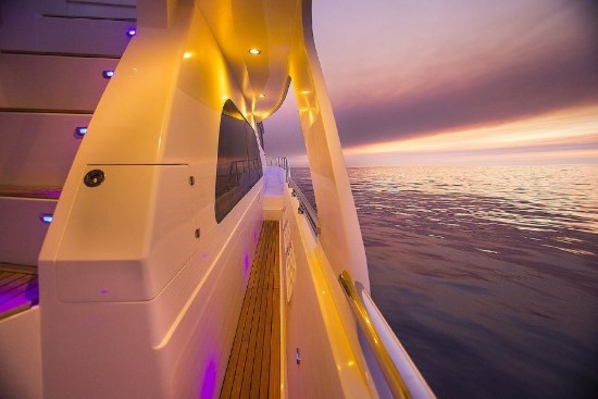 Hampton 650 side deck