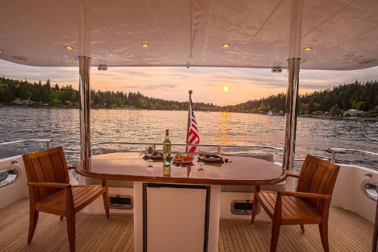 Hampton Yachts 658 Endurance LRC aft deck