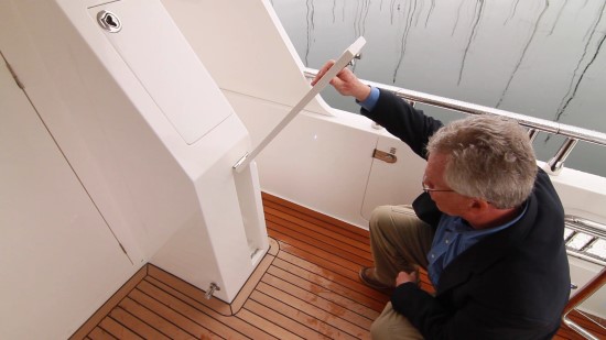 Hampton Yachts 658 Endurance LRC door