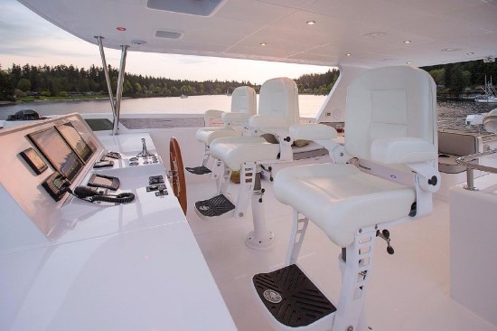Hampton Yachts 658 Endurance LRC fly helm